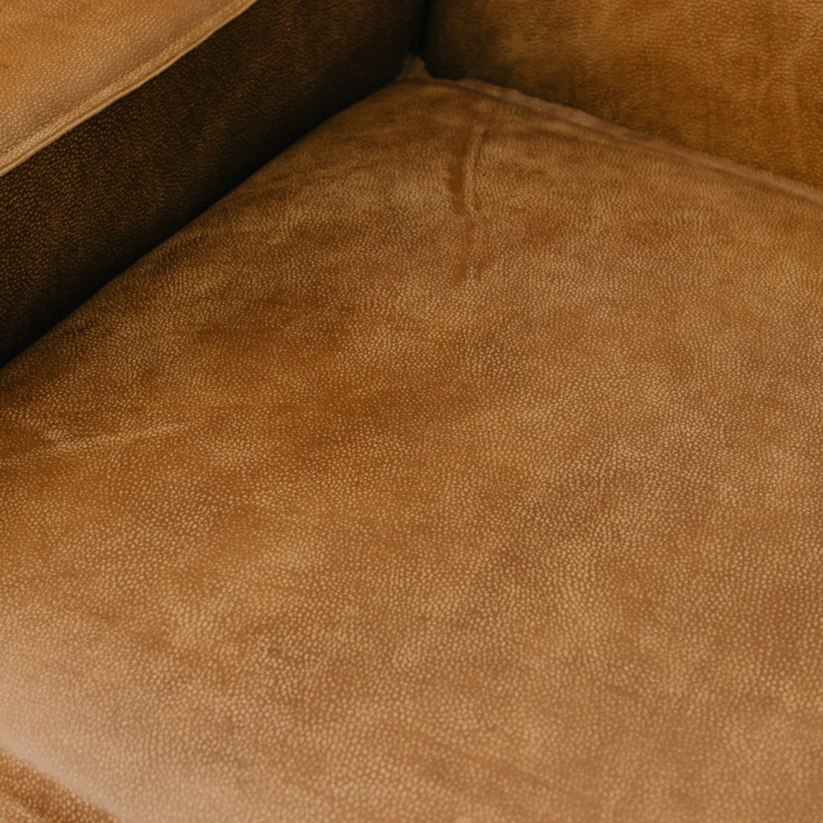 HANKI Alden leather sofa lifestyle view