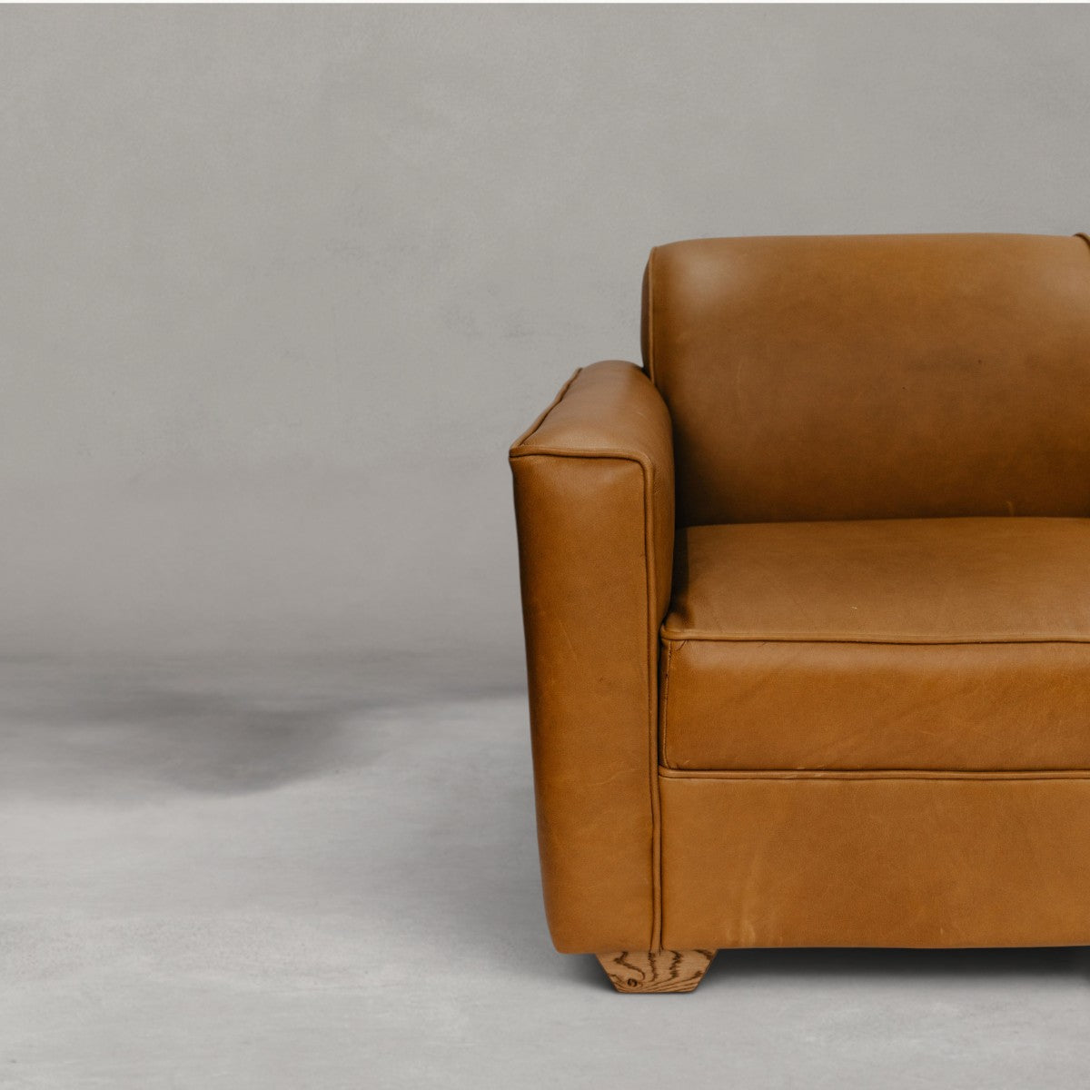 HANKI Toren leather sofa corner detail