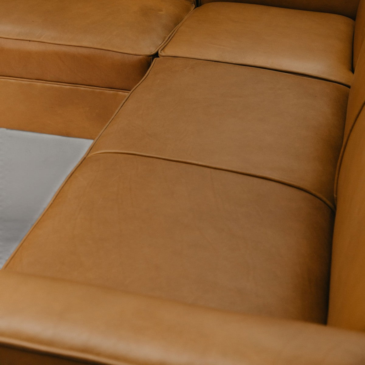 HANKI Toren leather sofa detail