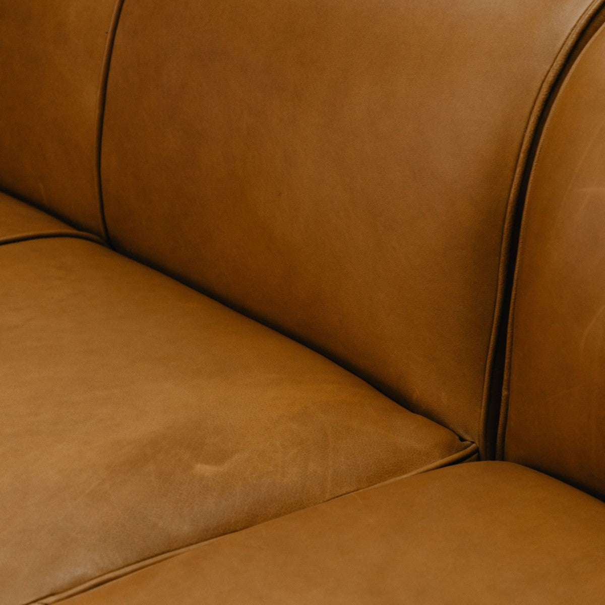 HANKI Toren leather sofa rounded arm detail