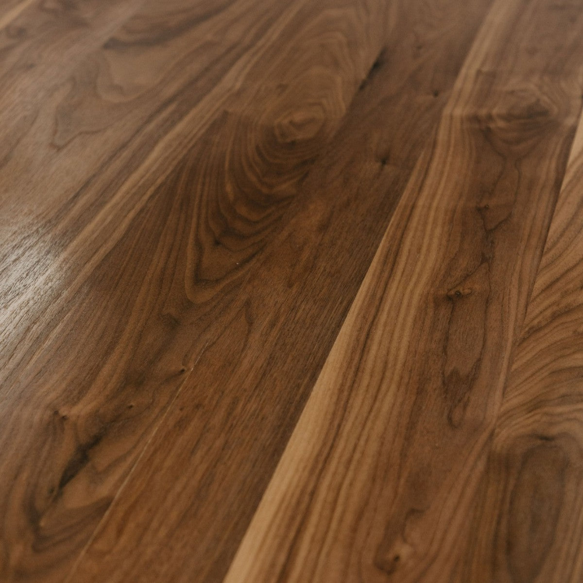 HANKI Thorne dining table side view