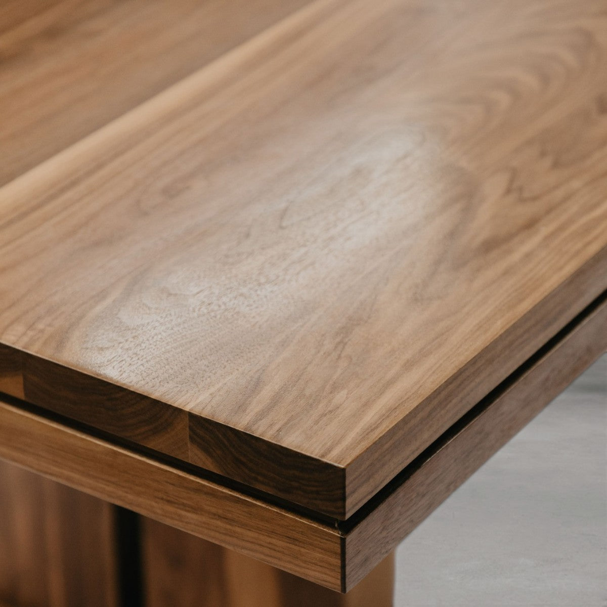 HANKI Thorne dining table lifestyle view