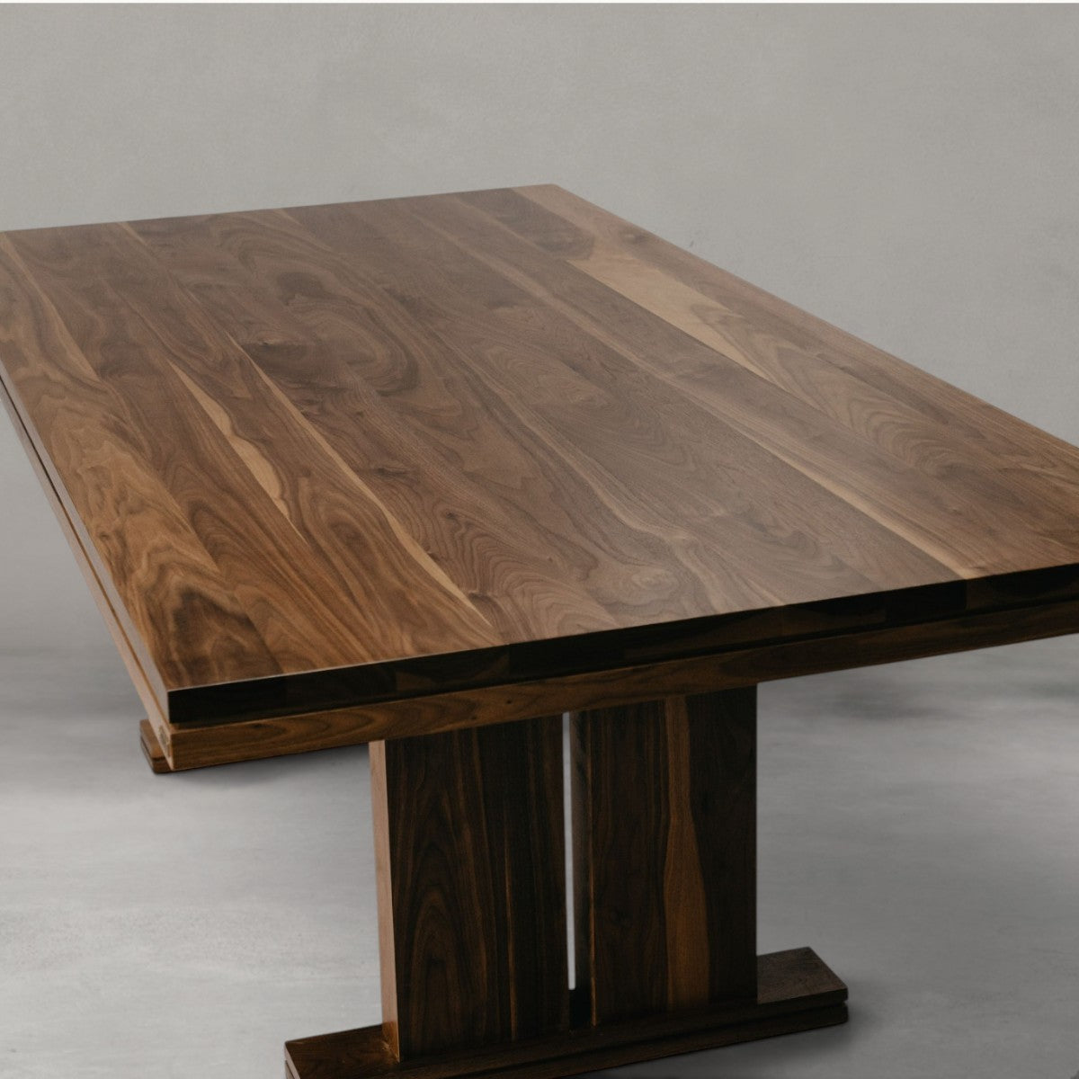 HANKI Thorne dining table base detail