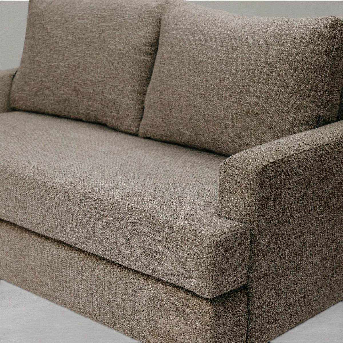 HANKI Nuala sofa side view