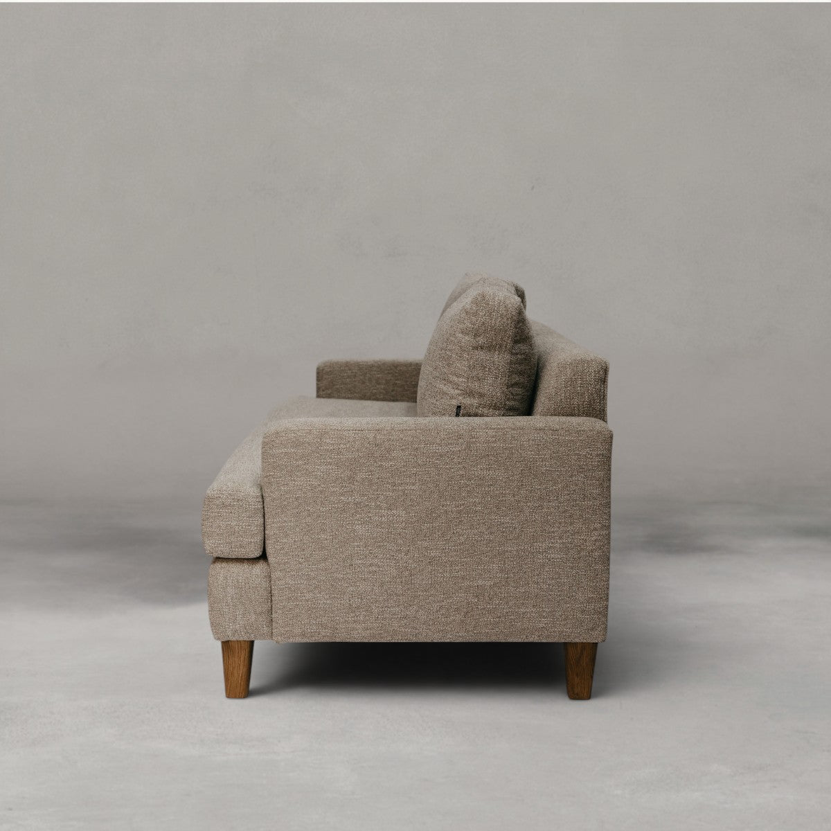 HANKI Nuala sofa leg detail
