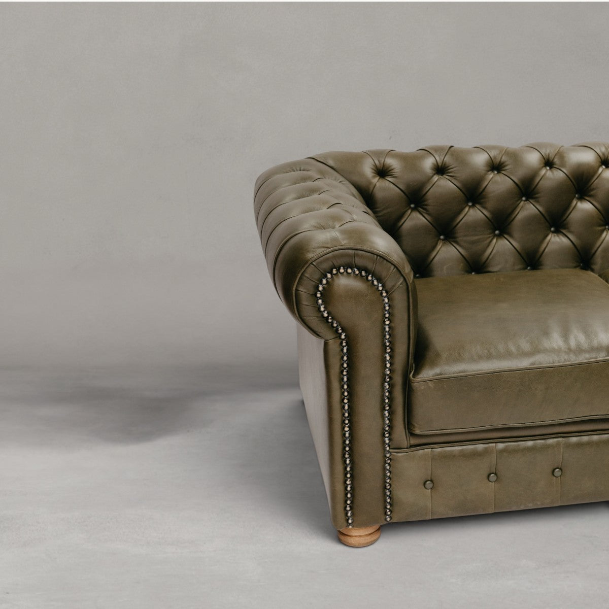 HANKI Dorne Chesterfield sofa side view