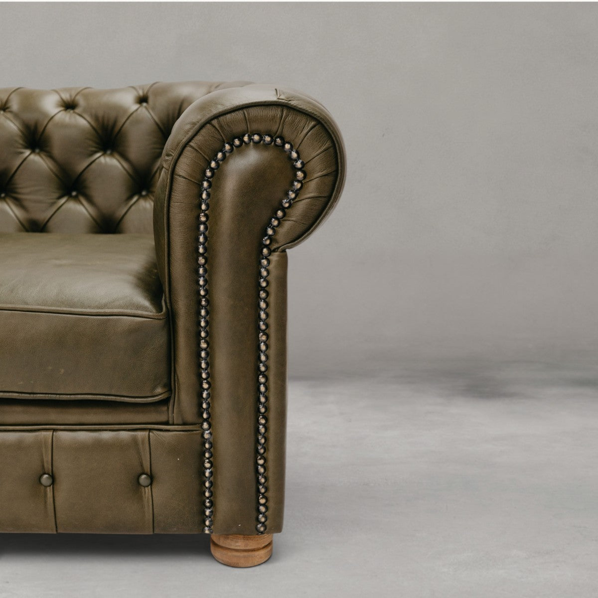 HANKI Dorne sofa nailhead trim detail