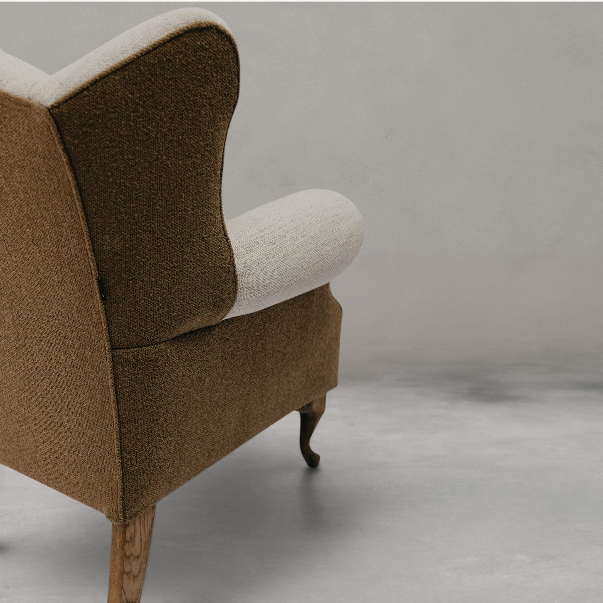HANKI Verin Wingback stone brown chair detail view