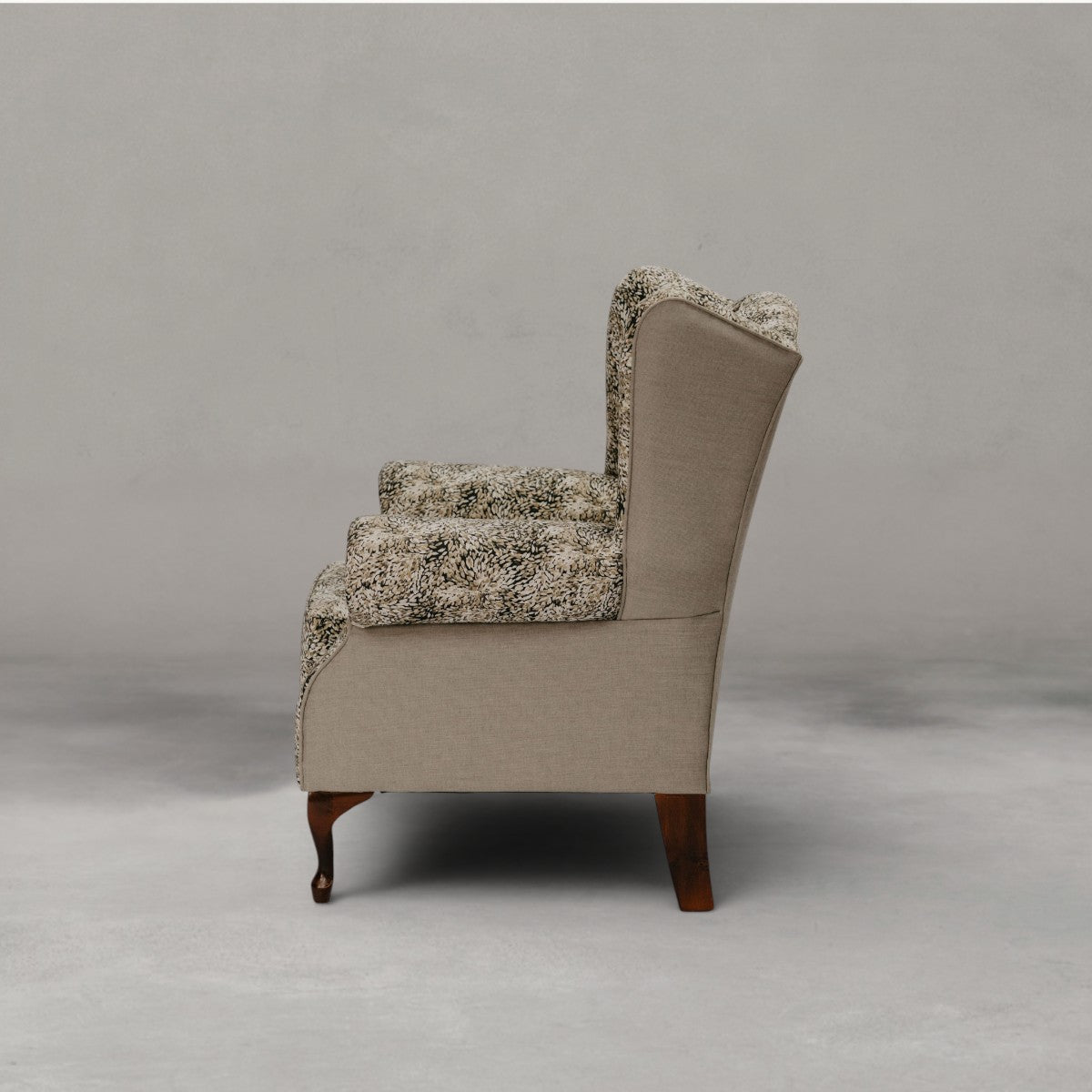 HANKI Verin Wingback olive chair room setting