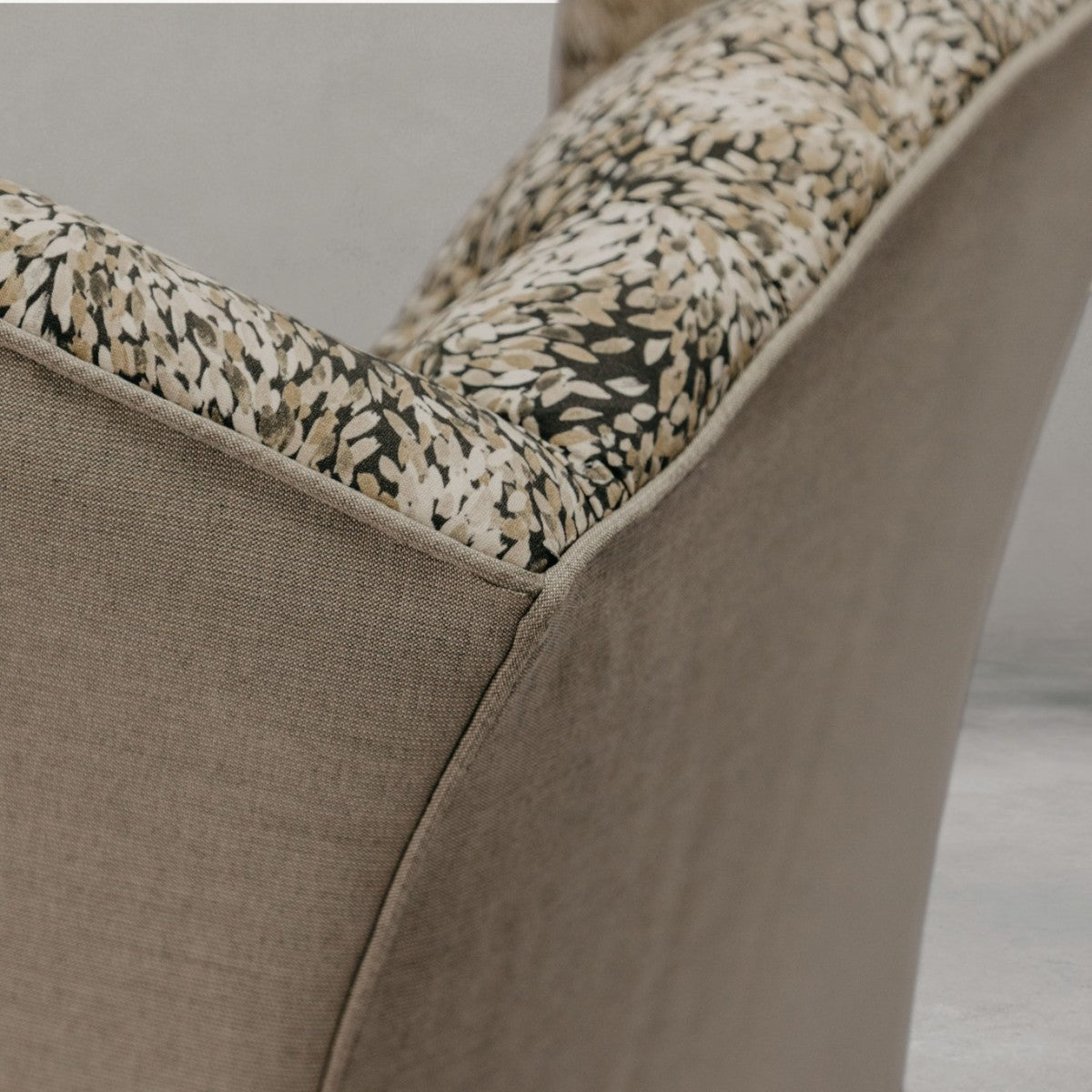 HANKI Verin Wingback olive chair angled view