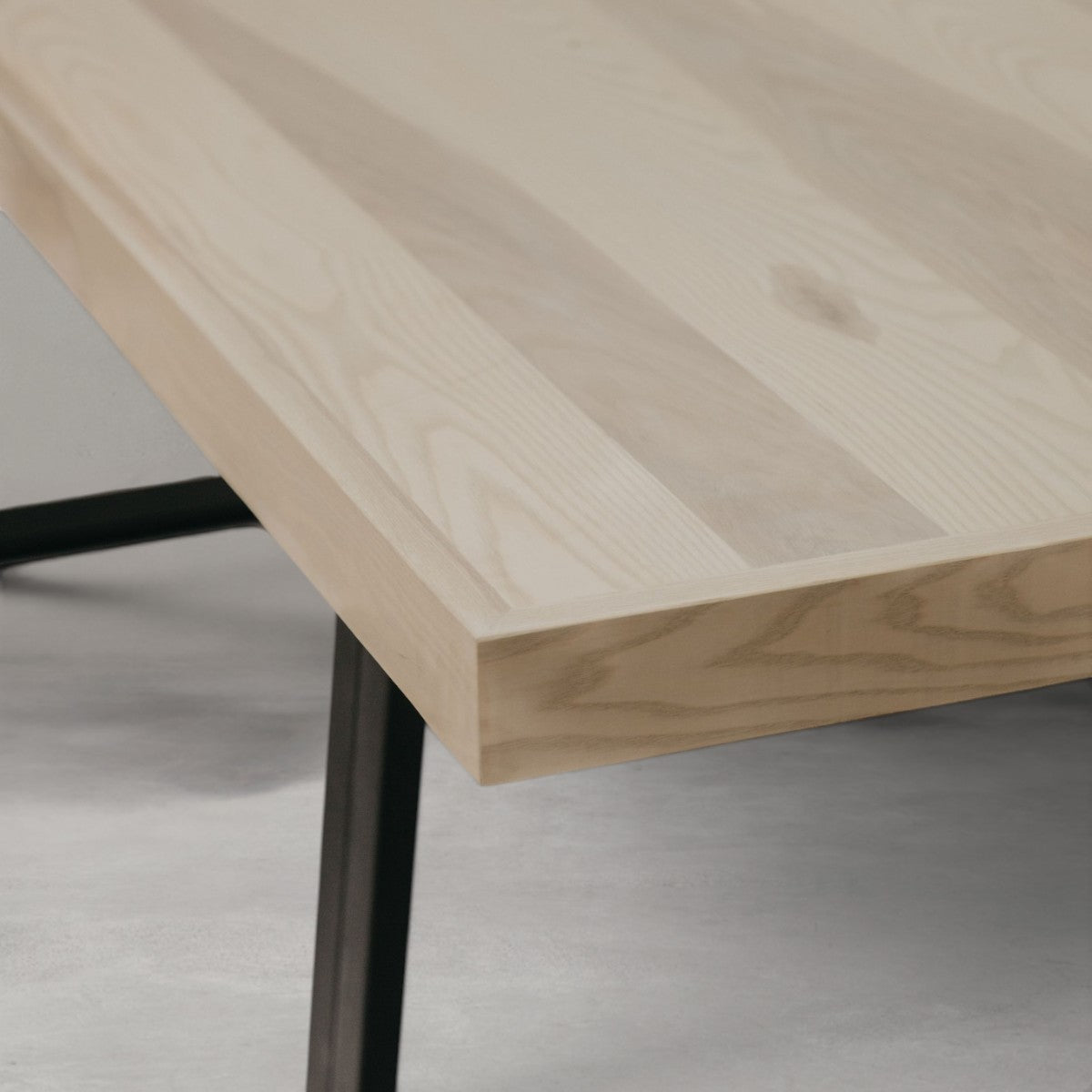 HANKI Caelen dining table corner detail timber top steel legs