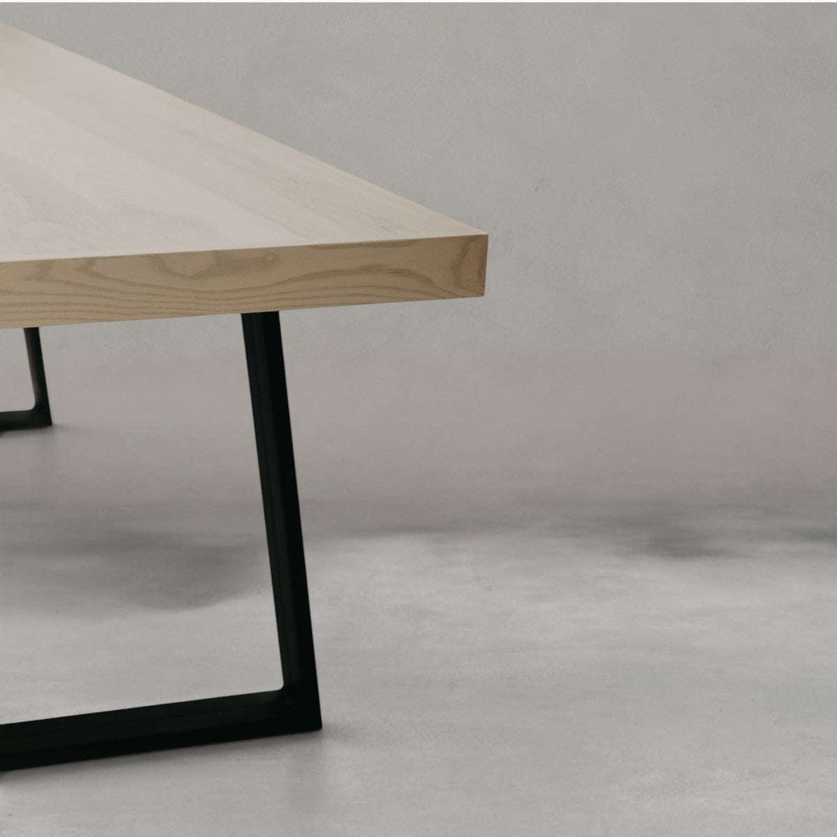 HANKI Caelen dining table timber edge detail steel leg