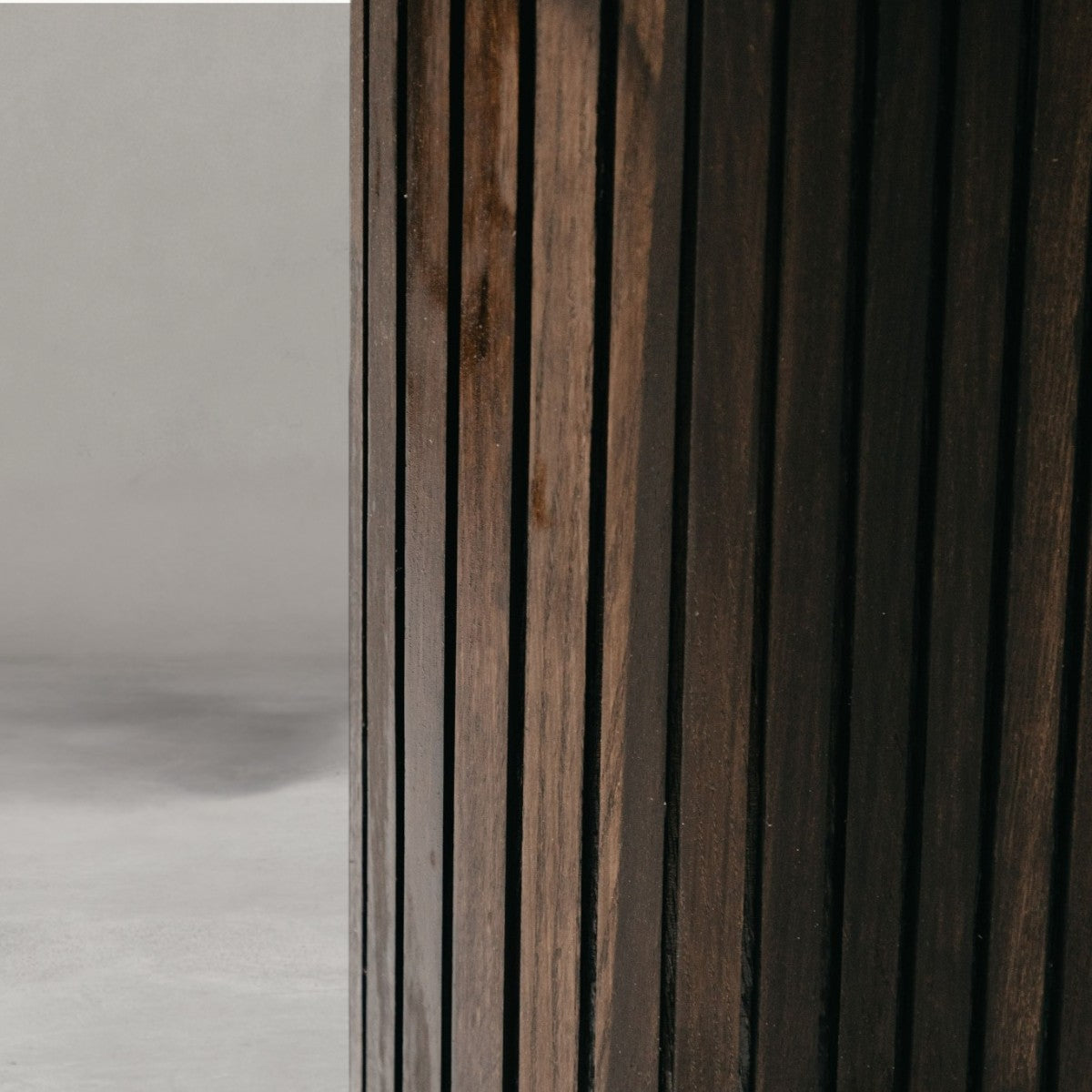 HANKI Elborn dining table base detail