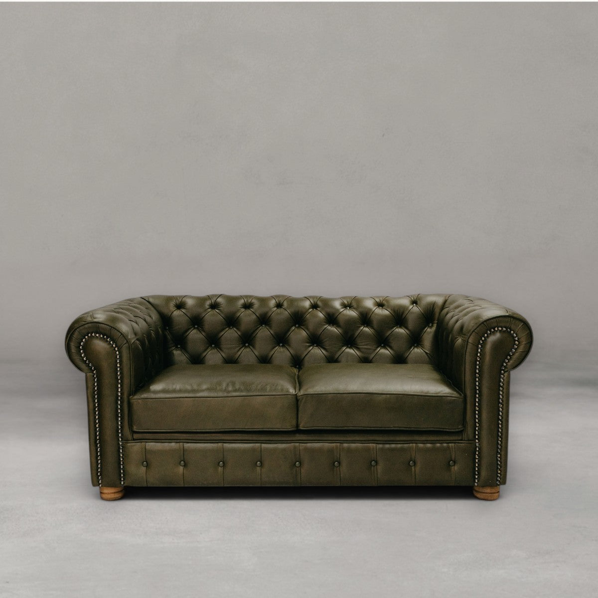 HANKI Dorne Chesterfield leather sofa front view