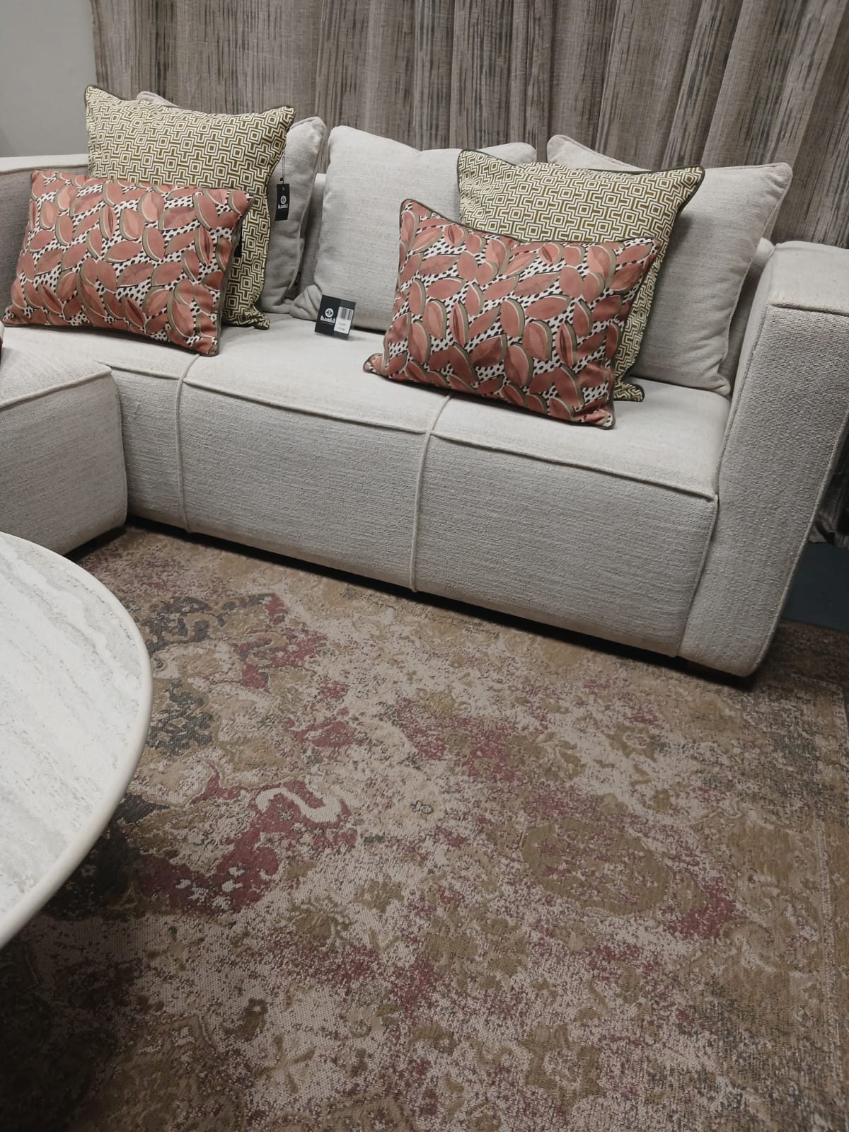 HANKI Azura Grey rug by Monn styled in the George showroom