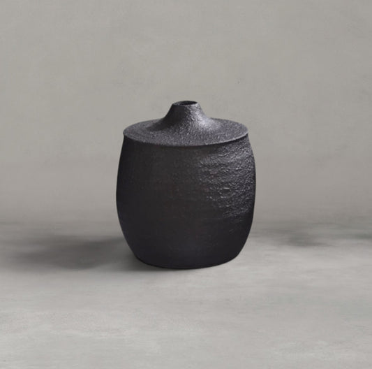 HANKI Kuro Vase Medium black ceramic decor vase