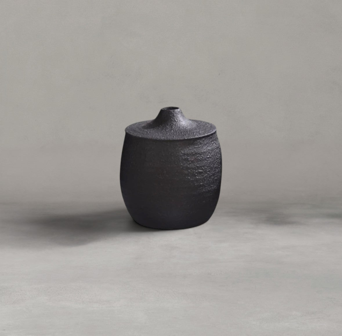 HANKI Kuro Vase Small black ceramic decor vase