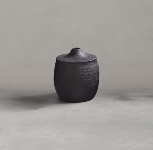 HANKI Kuro Vase Small black ceramic decor vase