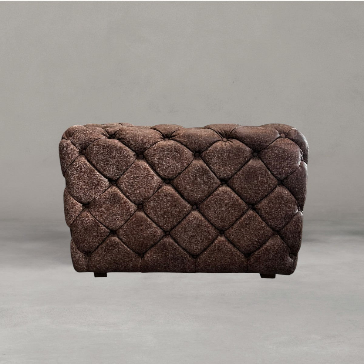 HANKI Duke Chesterfield sofa side view