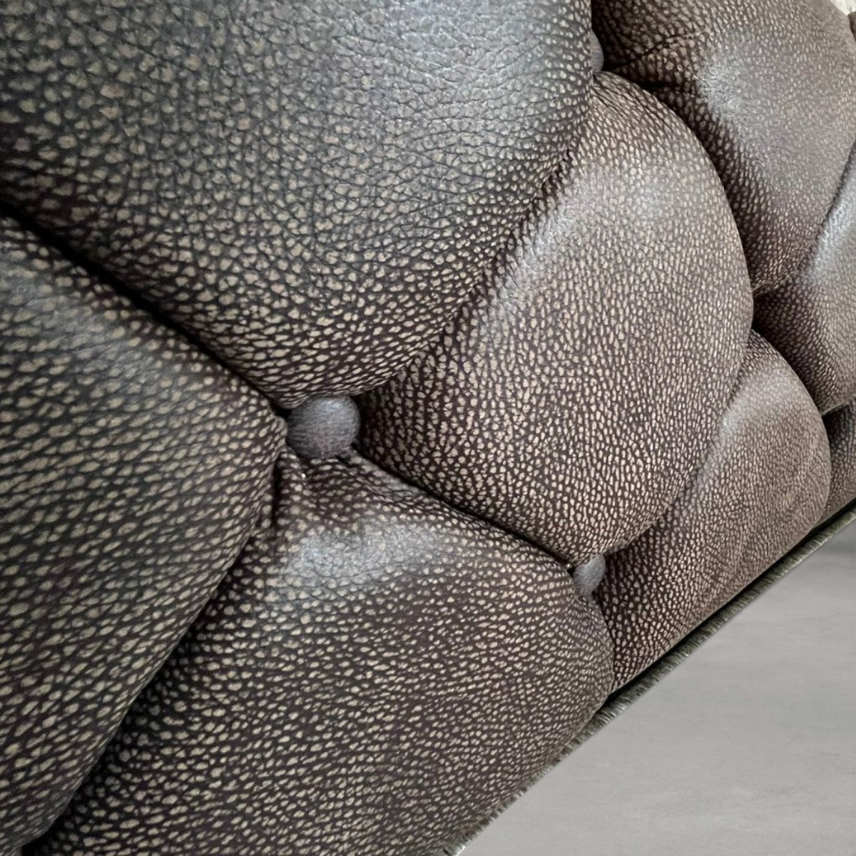 HANKI Duke Chesterfield sofa tufted button detail