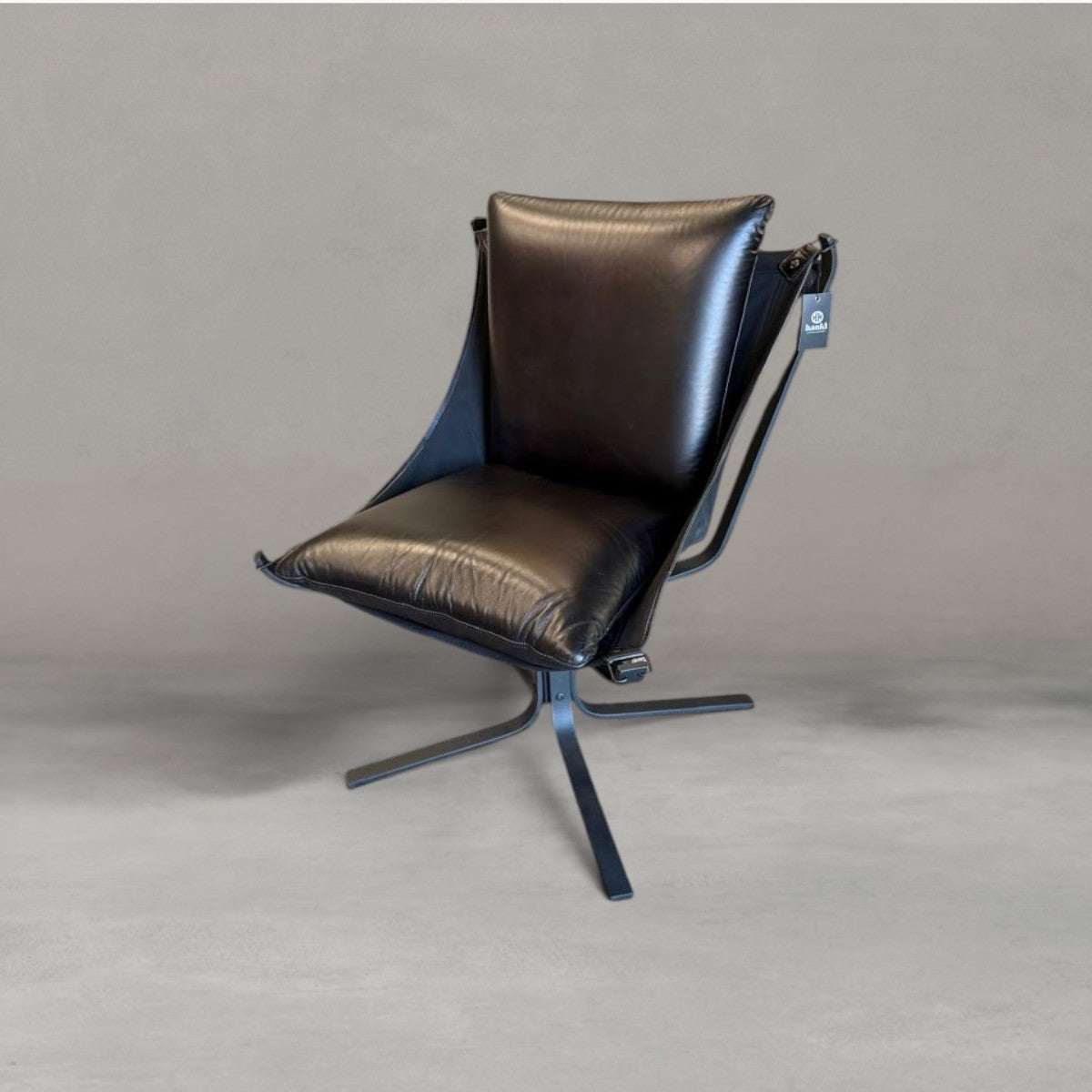 HANKI Ravn Chair luxury occasional chair front view