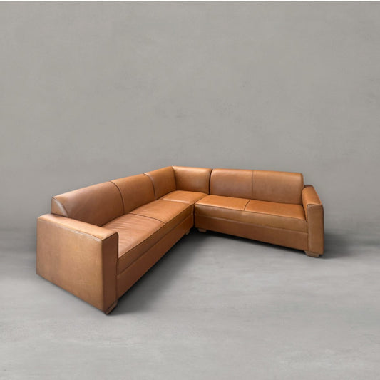 HANKI Toren L-shape leather sofa front view